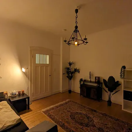 Cozy Historic Apartment, Sauna דירה וופרטל