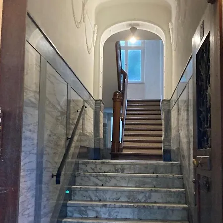 Cozy Historic Apartment, Sauna Lejlighed *