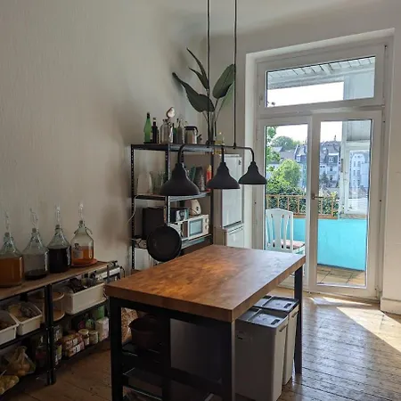 Cozy Historic Apartment, Sauna דירה וופרטל