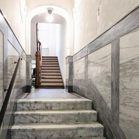 Cozy Historic Apartment, Sauna *
