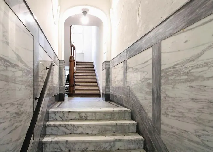 Cozy Historic Apartment, Sauna *